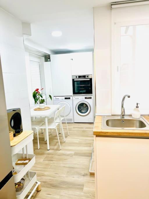 New Spacious And Cozy Apartment - Μάλαγα Εξωτερικό φωτογραφία